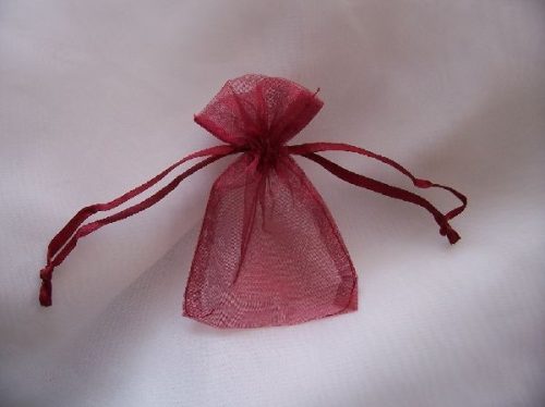 7,5*10 cm bordó organza tasak (20 db)