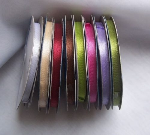 2,5 cm-s szatén szalag (25 m) bordó