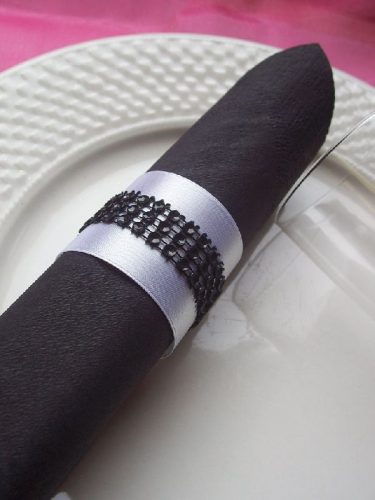 strasszos szalvétagyűrű, fekete-fehér