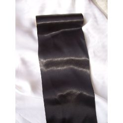 Szatén futó (15 cm * 9,1 m) fekete 