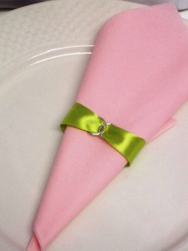 szatén szalvétagyűrű gyűrűpárral. világos mohazöld 10db/cs