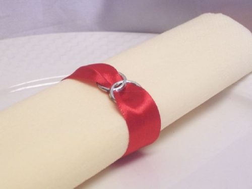 szatén szalvétagyűrű gyűrűpárral. piros 10db/cs