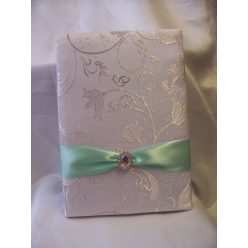 fehér brokát vendégkönyv menta szalaggal (A/5 méret)