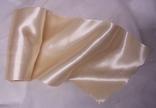 Szatén futó (36 cm X 9,1 m) krém (079)