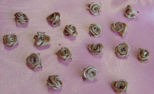 szatén rózsafej 1,2 cm, cappuccino (50 db)