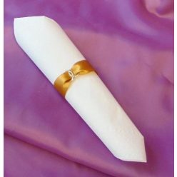 szatén szalvétagyűrű gyűrűpárral. óarany