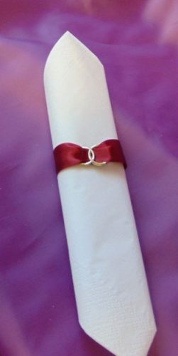 szatén szalvétagyűrű gyűrűpárral. bordó 10db/cs