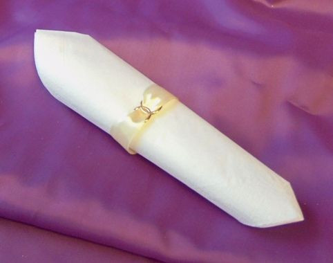 szatén szalvétagyűrű gyűrűpárral. krém 10db/cs