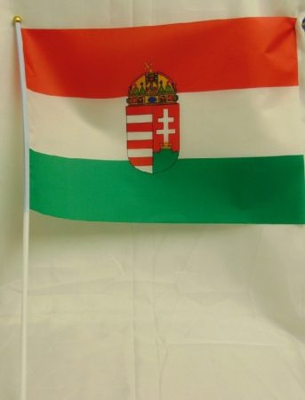 Magyar zászló címerrel, textil (30*45 cm), szár 50 cm