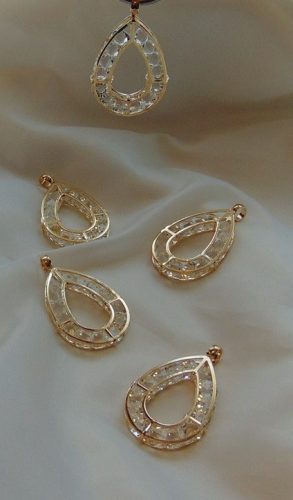 kristályos függődísz, ovális , 4 cm-s (5 db)
