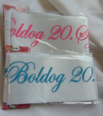 Boldog 20. születésnapot ! vállszalag (kék vagy rózsaszín)