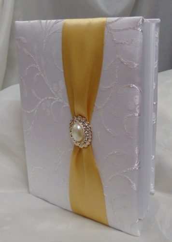 esküvői vendégkönyv arany díszítéssel (A/5) (belül sima, 70 lapos)