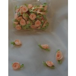 szatén rózsafej levélkével, barack (kb. 50 db)