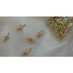   szatén rózsafej levélkével, púderrózsaszín (kb. 50 db)