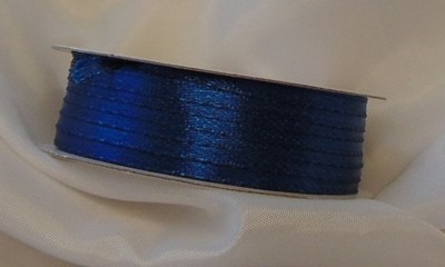 0,3 cm szatén szalag sötétkék (45 m)-652