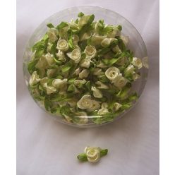 szatén rózsafej levélkével, krém (kb. 50 db)