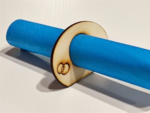 szalvétagyűrű fából, gyűrű mintával