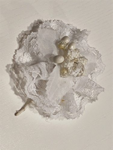 Esküvői kitűző mirtusszal (6 cm)