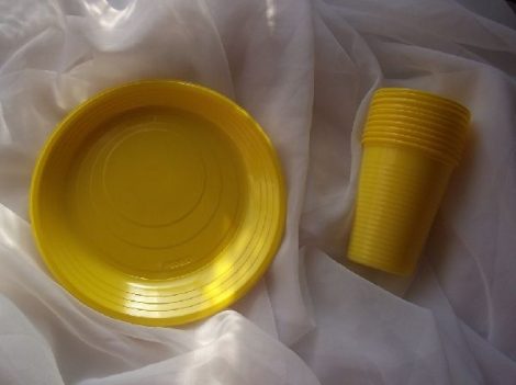műanyag tányér + pohár, sárga (2*10 db)