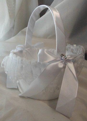 Sziromszóró kosárka, fehér szatén