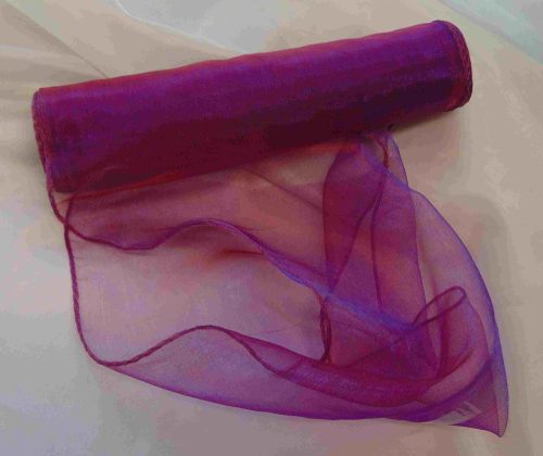 lila, szegett szélű, 23,5 cm * 10 m organza